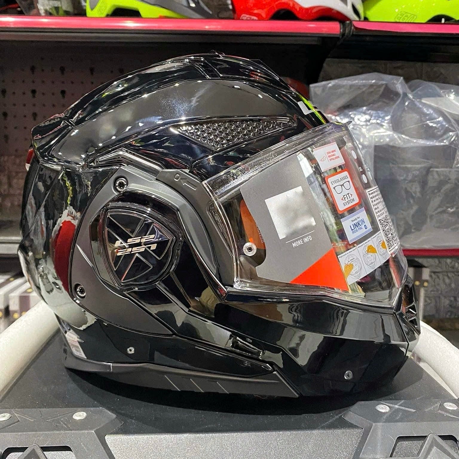 LS2 Advant X FF901 Đen bóng