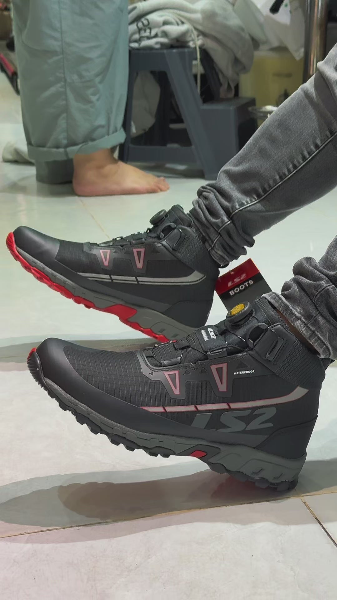 Tải video: Giày LS2 Trekker