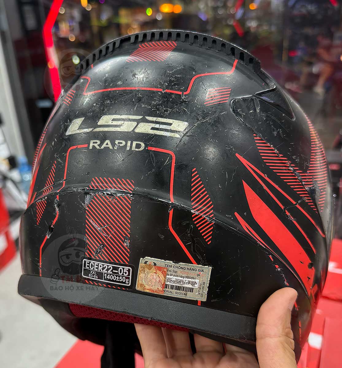 Mũ bảo hiểm có thực sự hết hạn? Khi nào thì anh em cần thay mới?