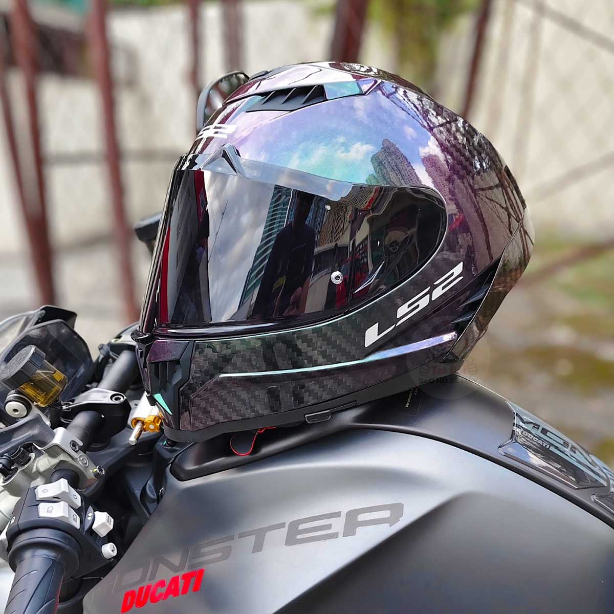 LS2 Dragon FF807 Carbon Chameleon