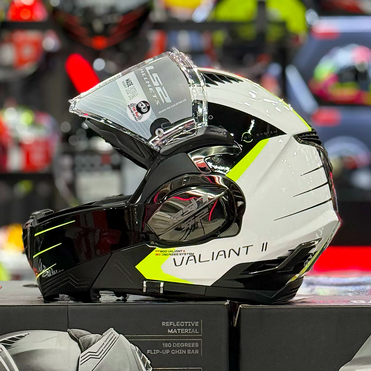 LS2 Valiant II Codex Trắng Đen FF900